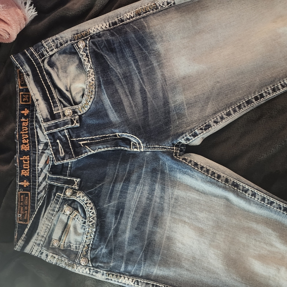 Rock Revival Blue Relaxed Jeans with Distressed Look and Contrasting Stitching
